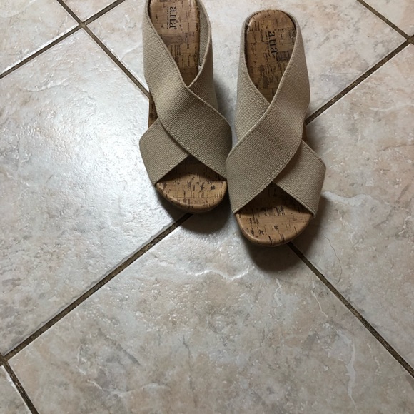 Shoes - Picture 4 of 5